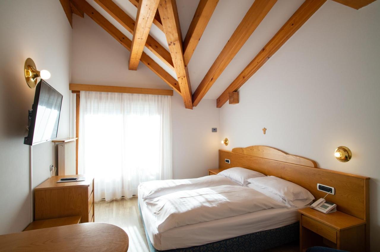 Hotel Europeo Alpine Charme & Wellness Pinzolo Exteriör bild