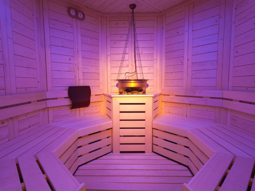 Hotel Europeo Alpine Charme & Wellness Pinzolo Exteriör bild
