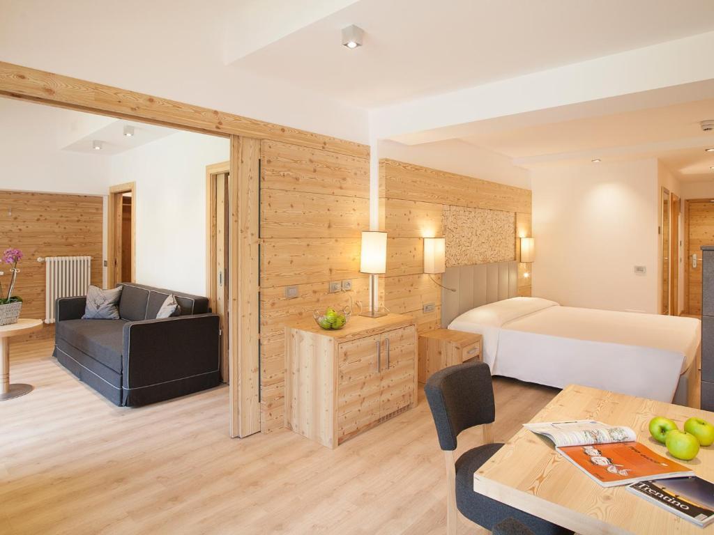 Hotel Europeo Alpine Charme & Wellness Pinzolo Exteriör bild