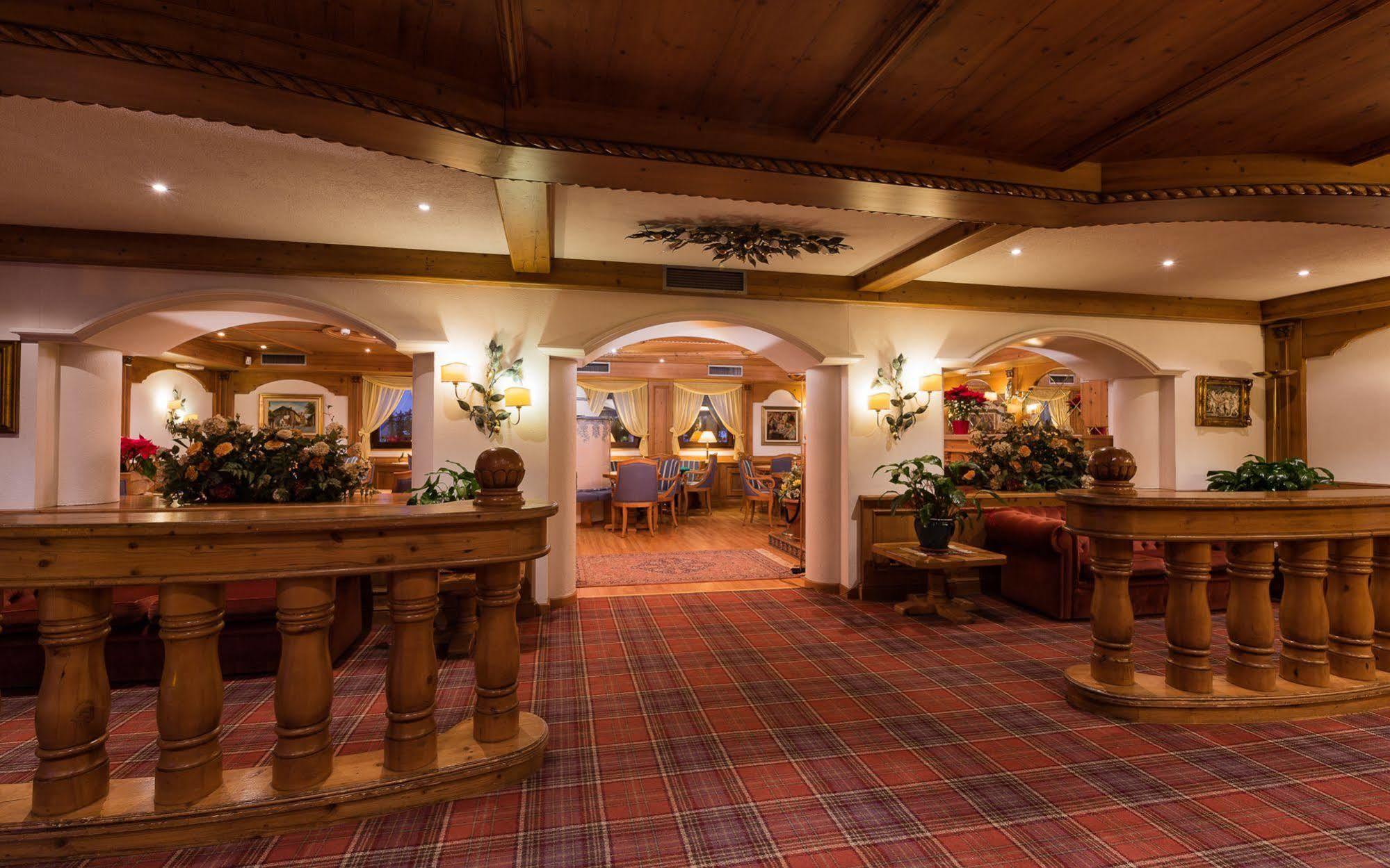Hotel Europeo Alpine Charme & Wellness Pinzolo Exteriör bild