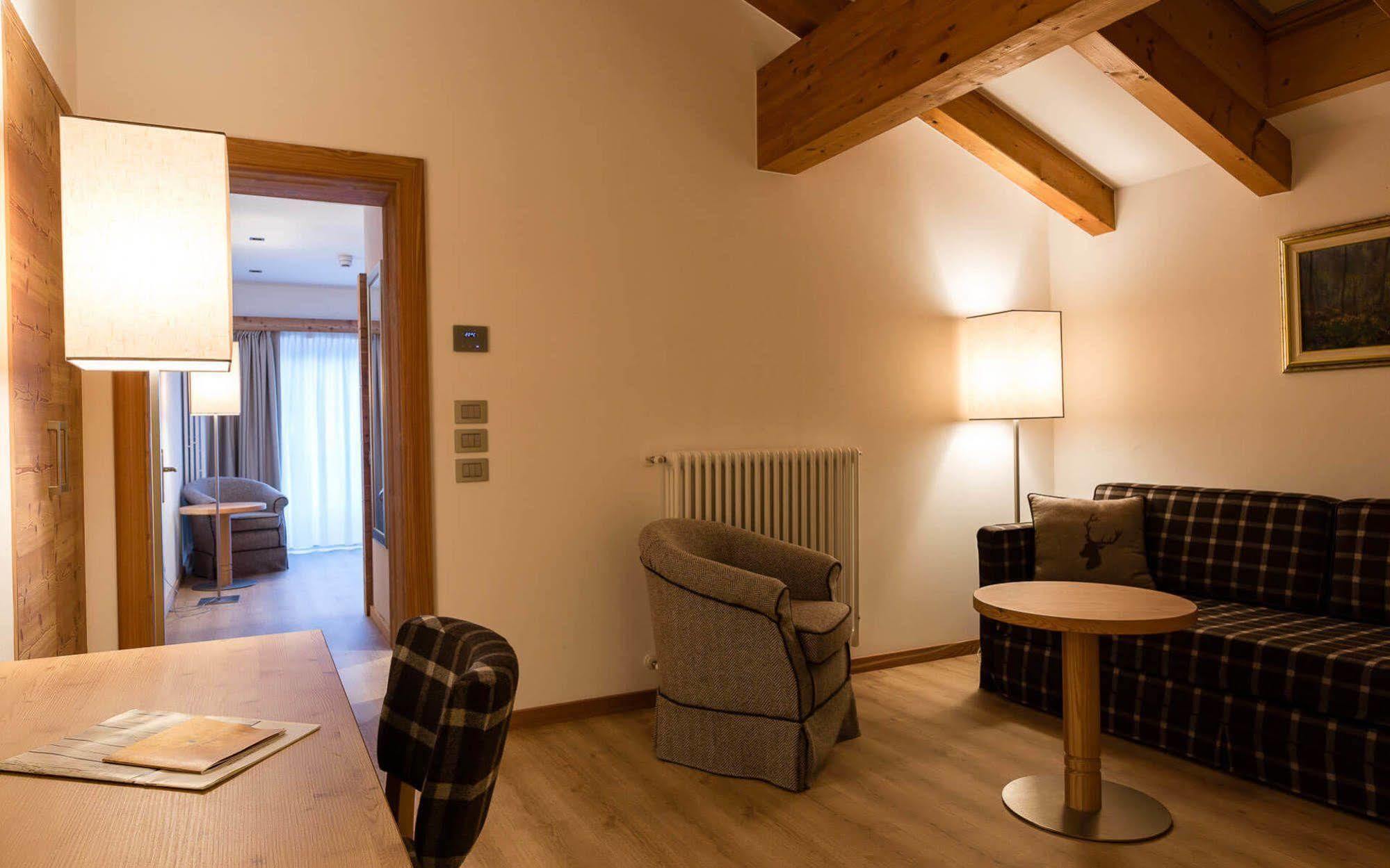 Hotel Europeo Alpine Charme & Wellness Pinzolo Exteriör bild
