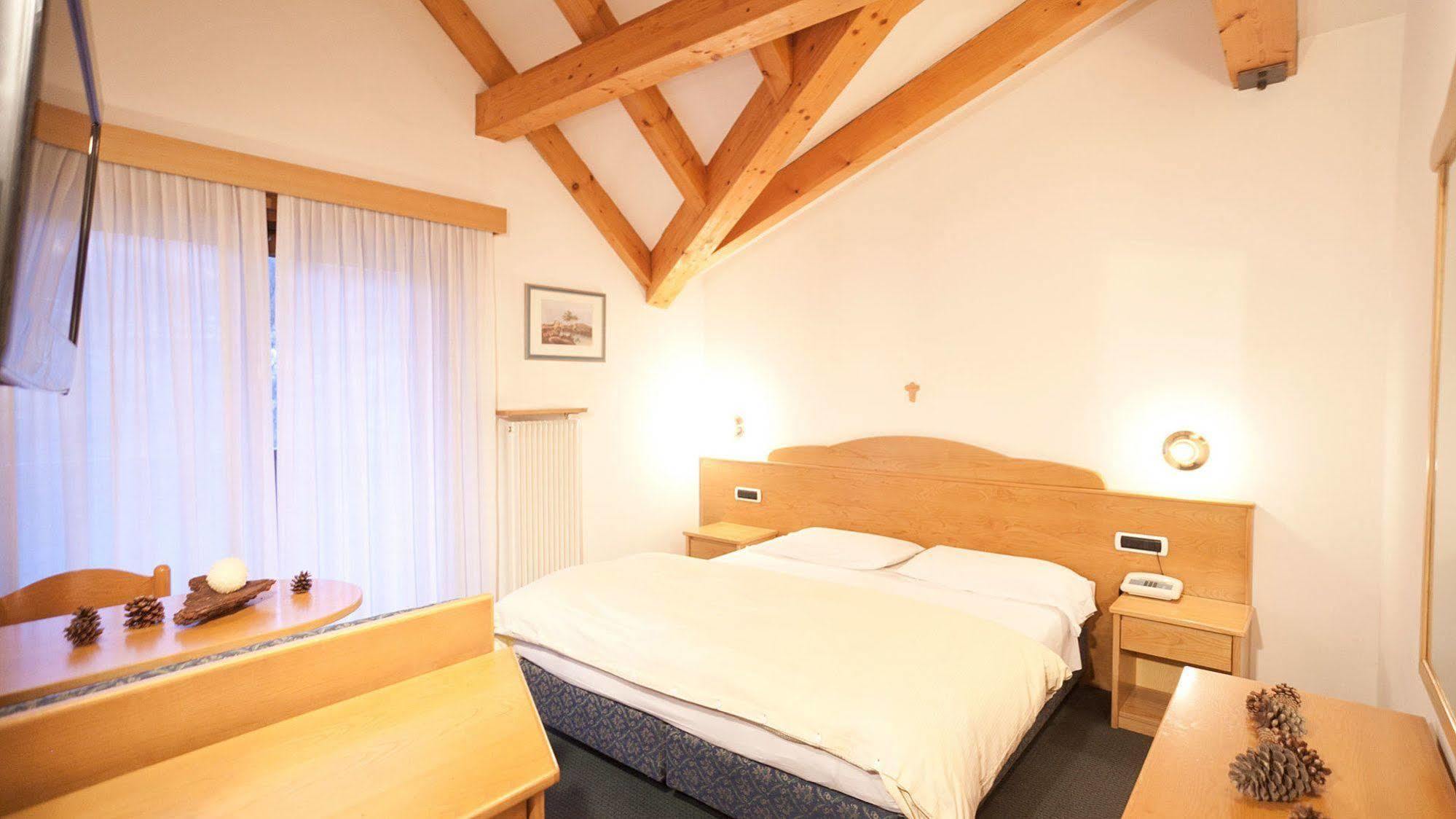 Hotel Europeo Alpine Charme & Wellness Pinzolo Exteriör bild