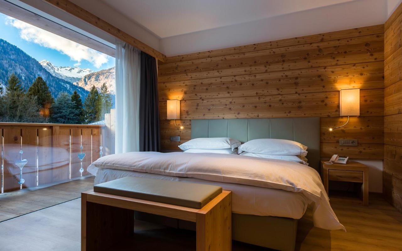 Hotel Europeo Alpine Charme & Wellness Pinzolo Exteriör bild